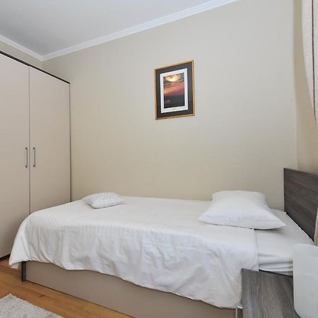 Apartmani Peric 1 Meka Draga Обровац Екстериор снимка