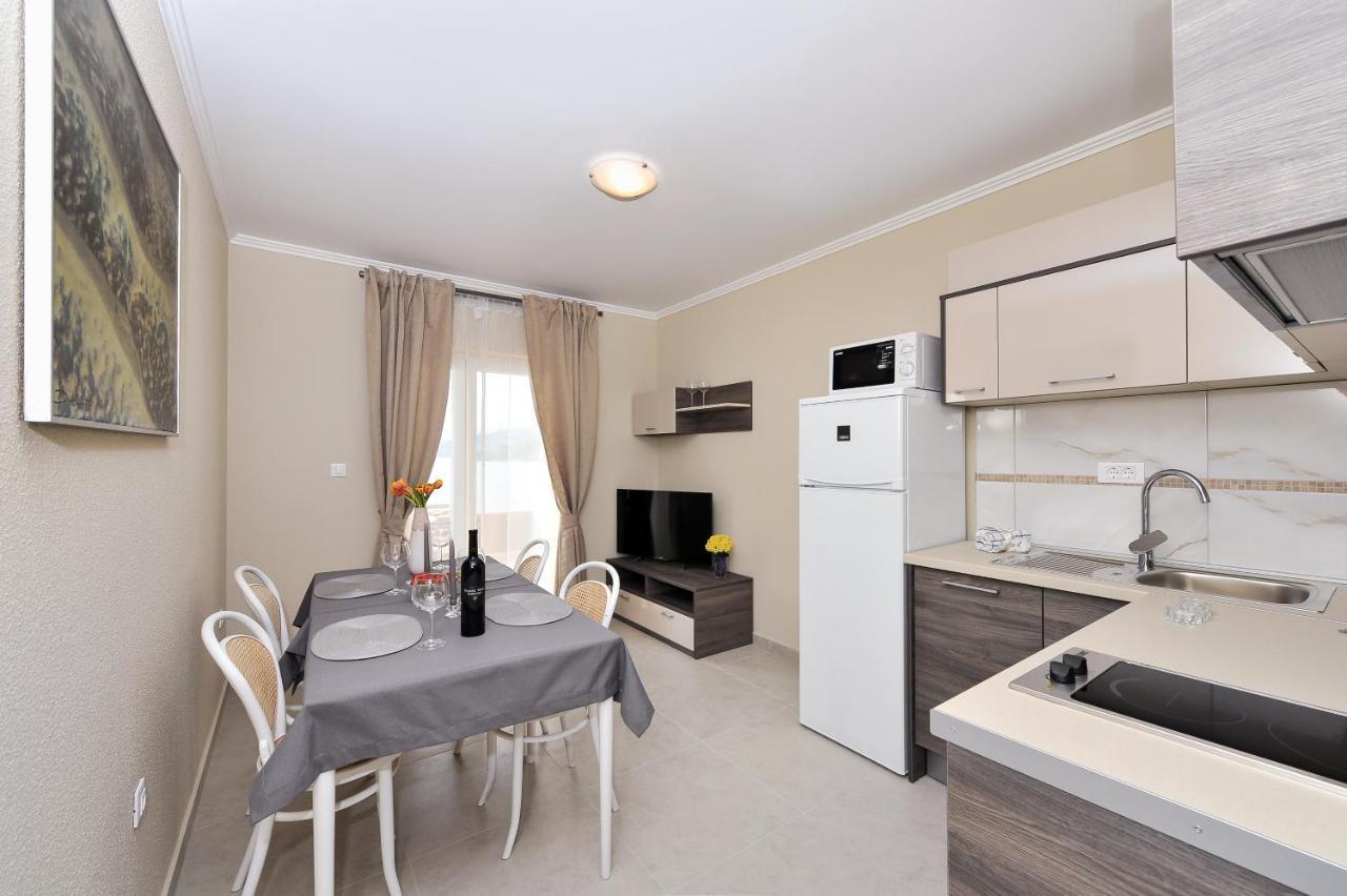 Apartmani Peric 1 Meka Draga Обровац Екстериор снимка