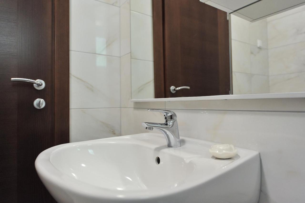 Apartmani Peric 1 Meka Draga Обровац Екстериор снимка