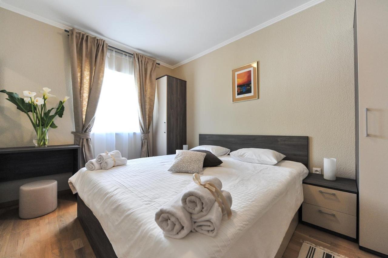 Apartmani Peric 1 Meka Draga Обровац Екстериор снимка