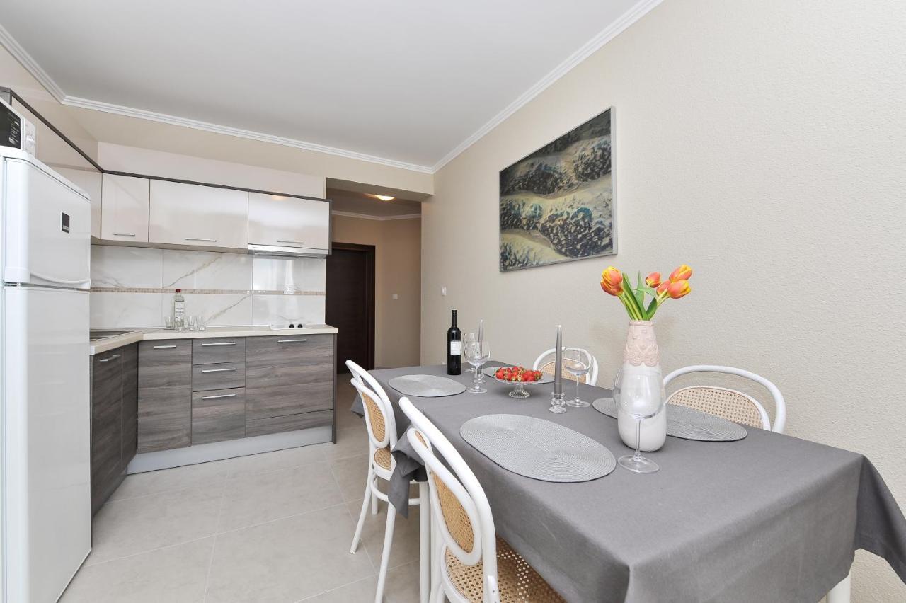Apartmani Peric 1 Meka Draga Обровац Екстериор снимка