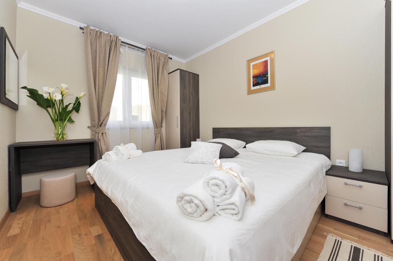 Apartmani Peric 1 Meka Draga Обровац Екстериор снимка