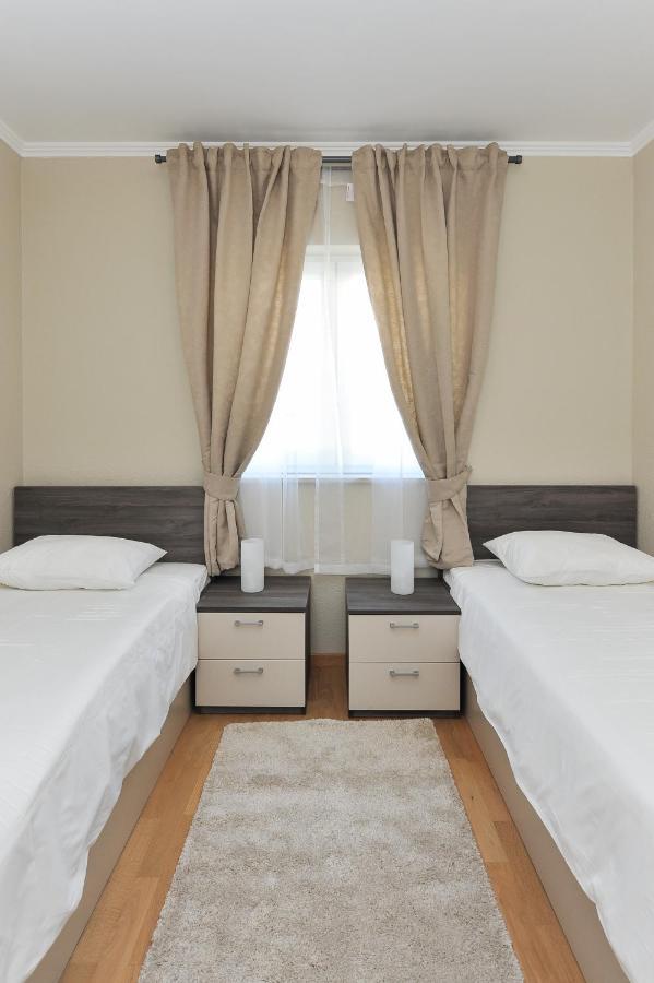 Apartmani Peric 1 Meka Draga Обровац Екстериор снимка