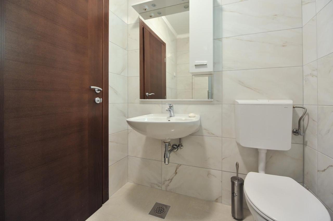 Apartmani Peric 1 Meka Draga Обровац Екстериор снимка